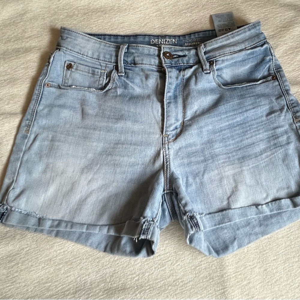 Denizen from Levi's Women's Light Blue Denim Shorts Size 6